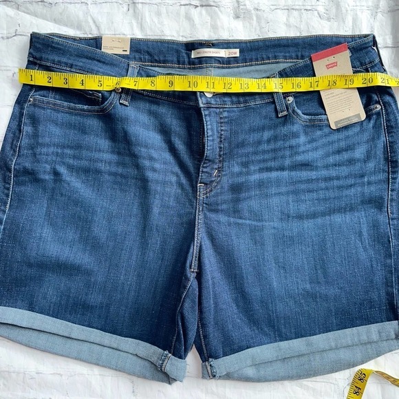 NWT Women’s 20W Levi’s Mid Length Hypersoft Denim Shorts - Picture 5 of 8